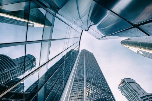 青島東方影都迎來(lái)新篇章 西發(fā)集團(tuán)持股45%，深化影視文化與藝術(shù)交流